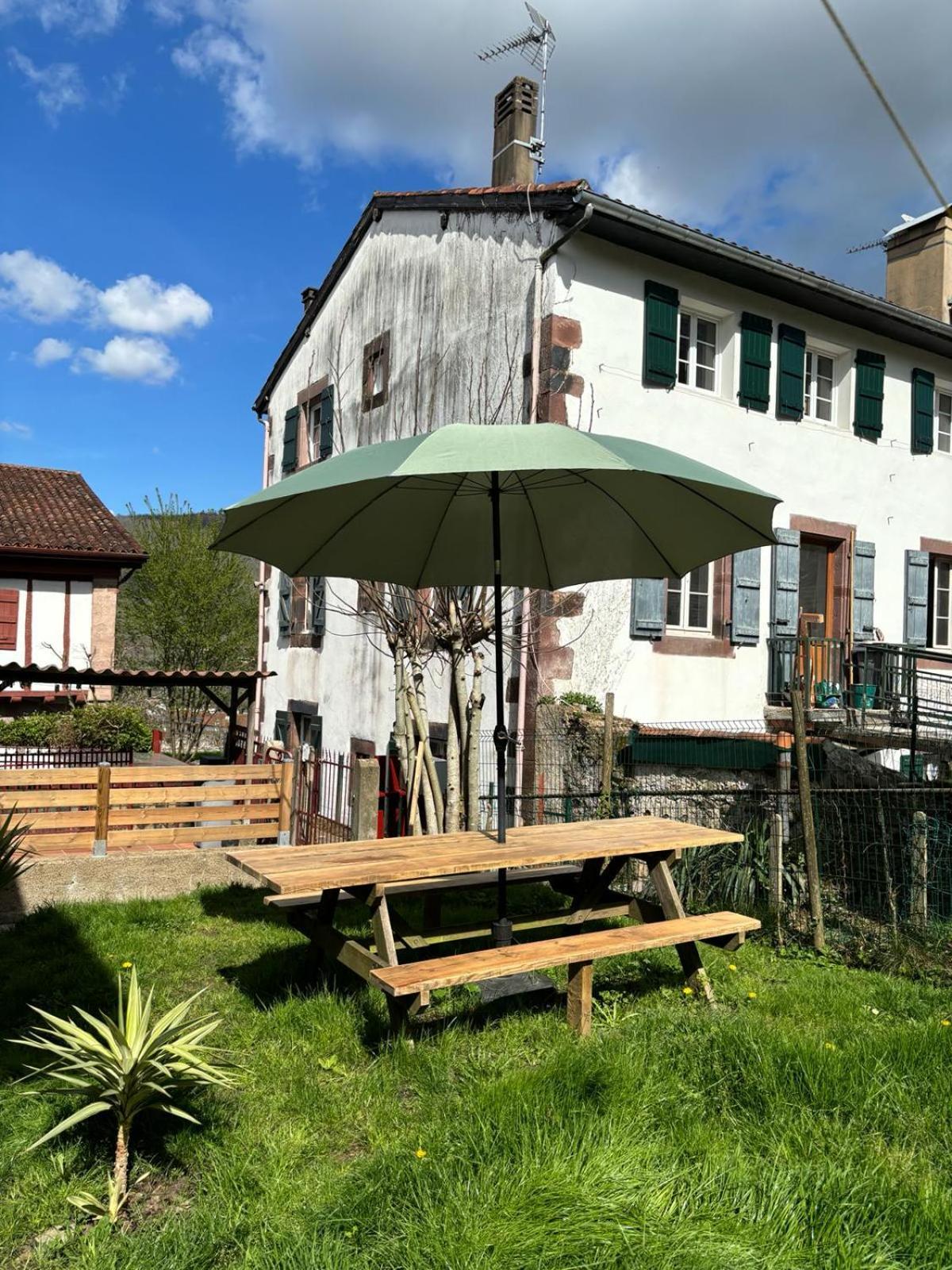Maison Au Coeur De La Rue Pietonne Saint-Jean-Pied-de-Port Dış mekan fotoğraf
